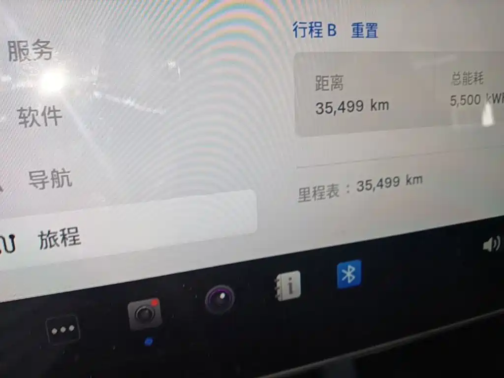 Tesla Model Y — миниатюра 12