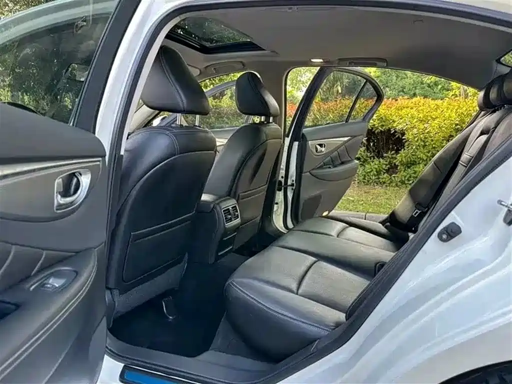 Infiniti Q50L 2015 2.0T Enjoy