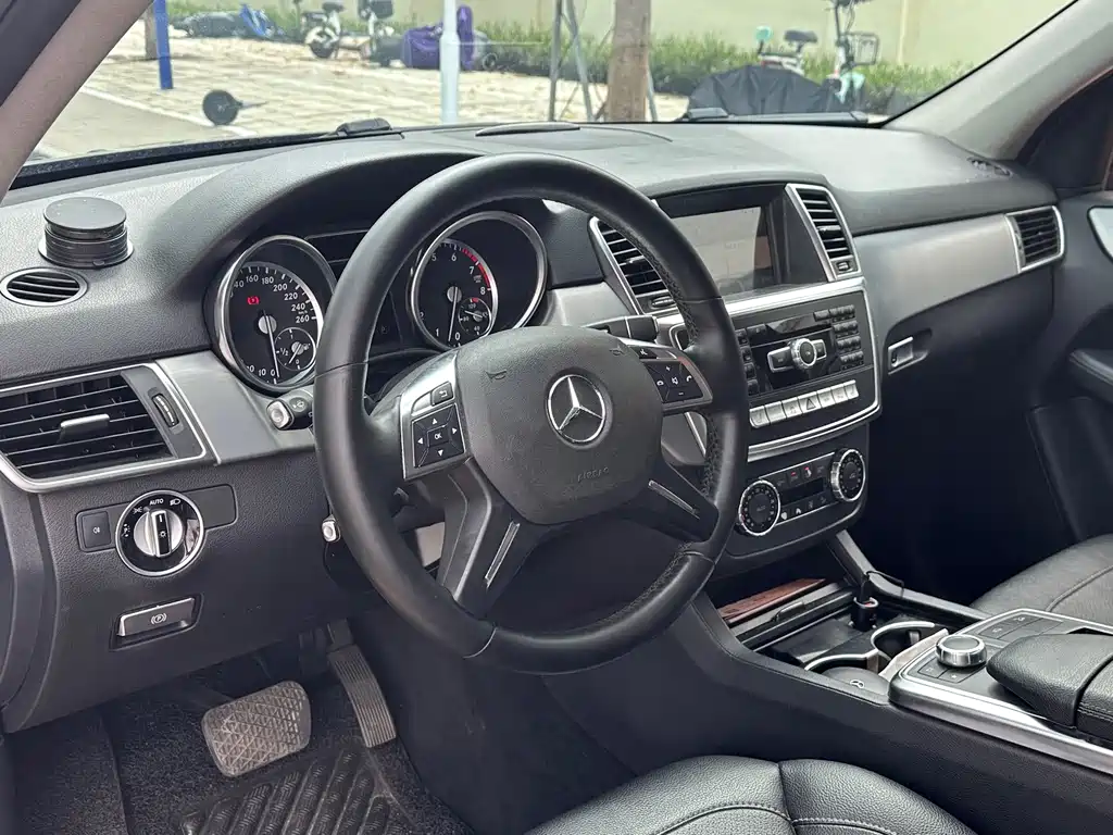 Mercedes-Benz M-Class — миниатюра 6