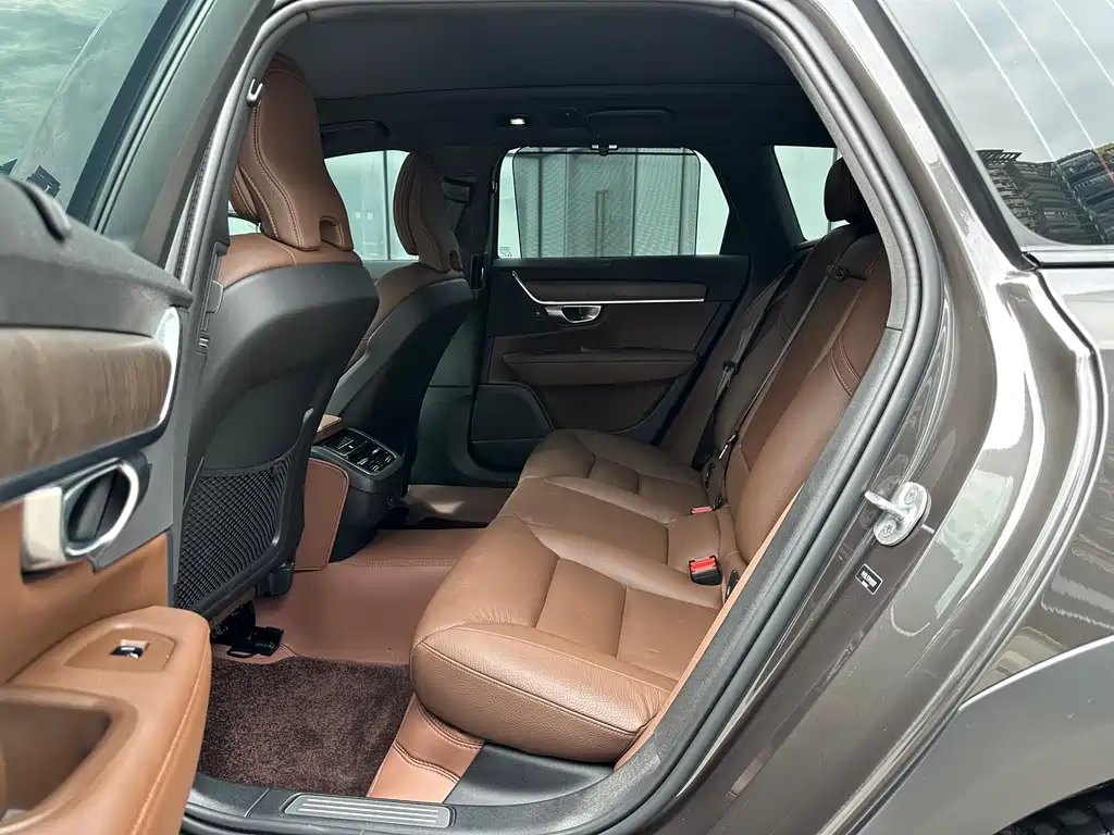 Volvo V90 2024 Cross Country B5 AWD