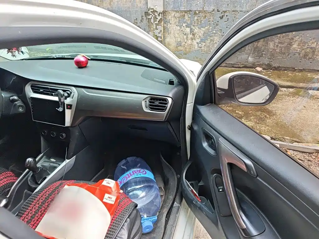 Citroen Elysee — миниатюра 18