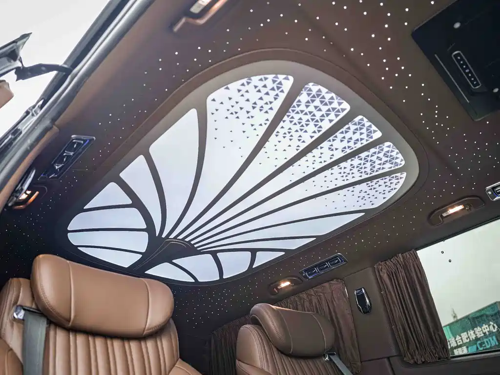 Mercedes-Benz Vito 2023 2.0T Elite 7 мест