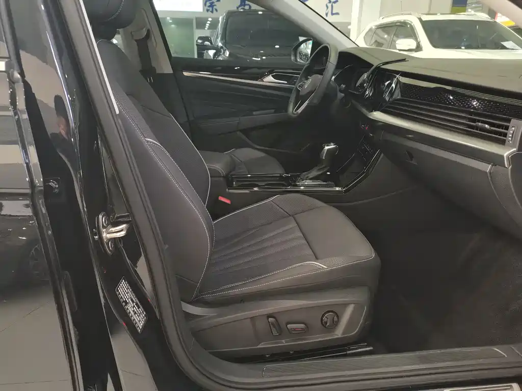 Volkswagen Passat 2024 380TSI