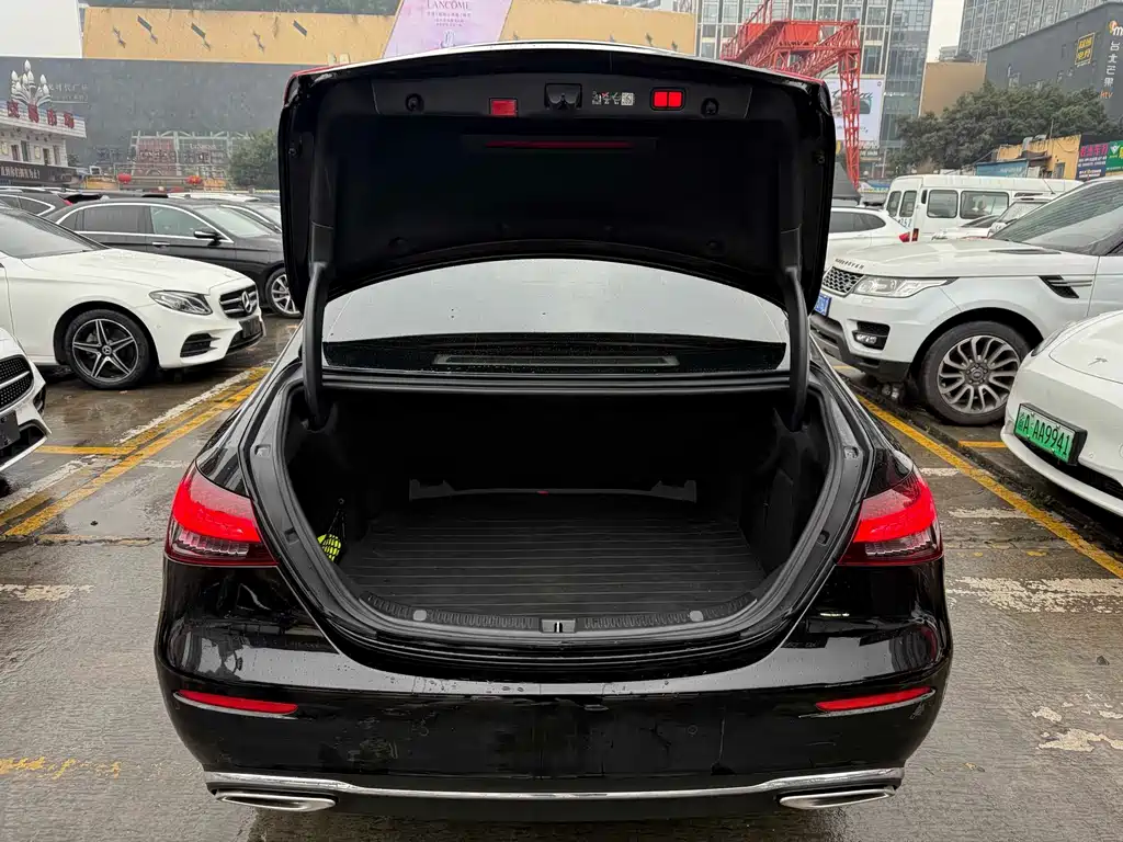 MERCEDES-BENZ E CLASS