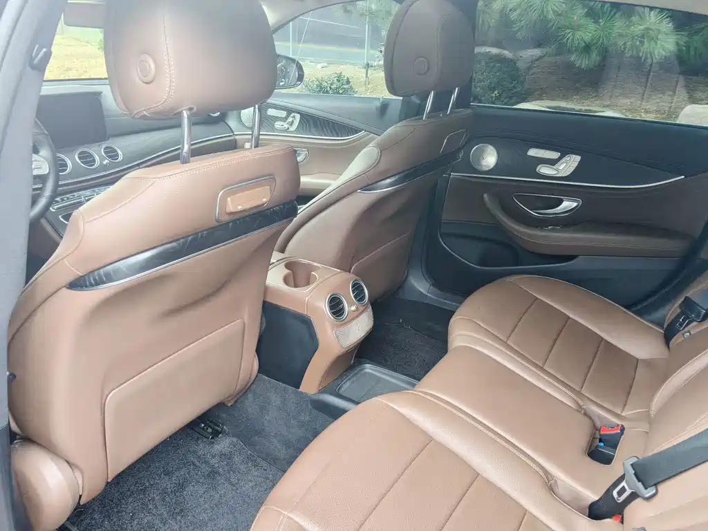 Mercedes-Benz E-Class — миниатюра 6