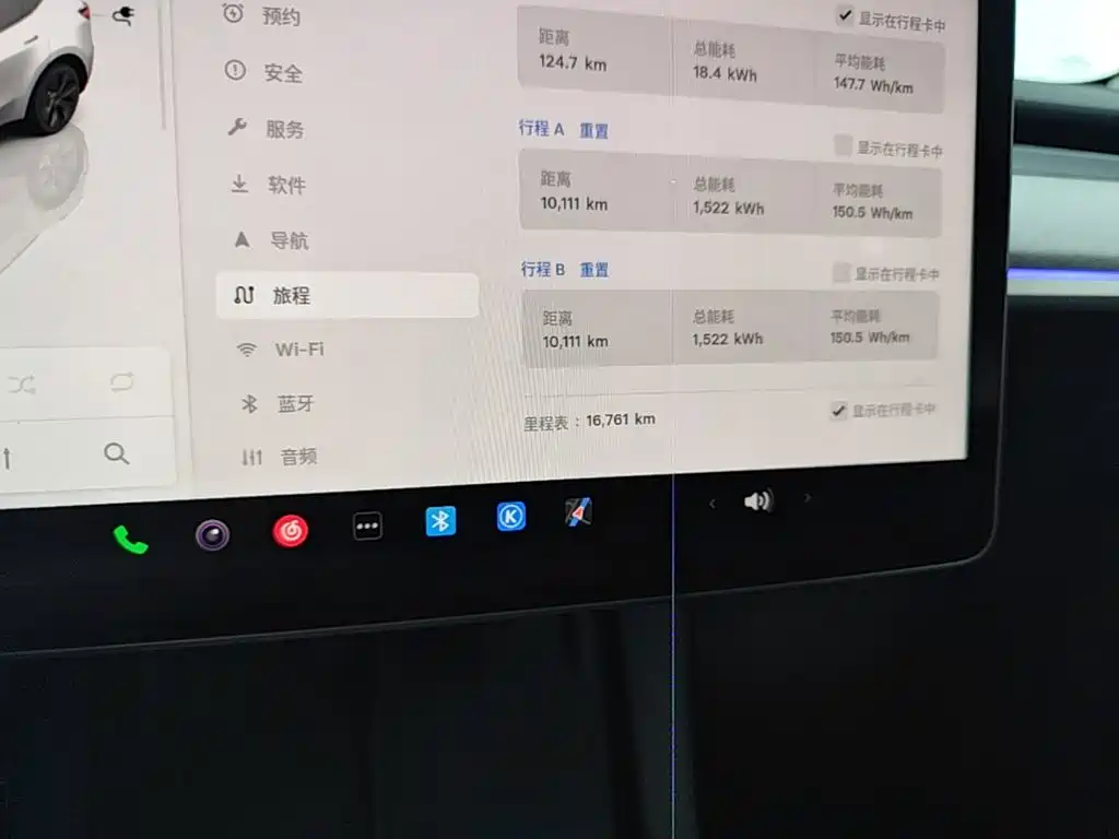 Tesla Model Y — миниатюра 12