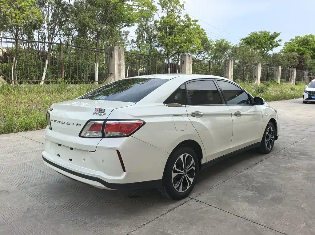 Venucia D60EV
