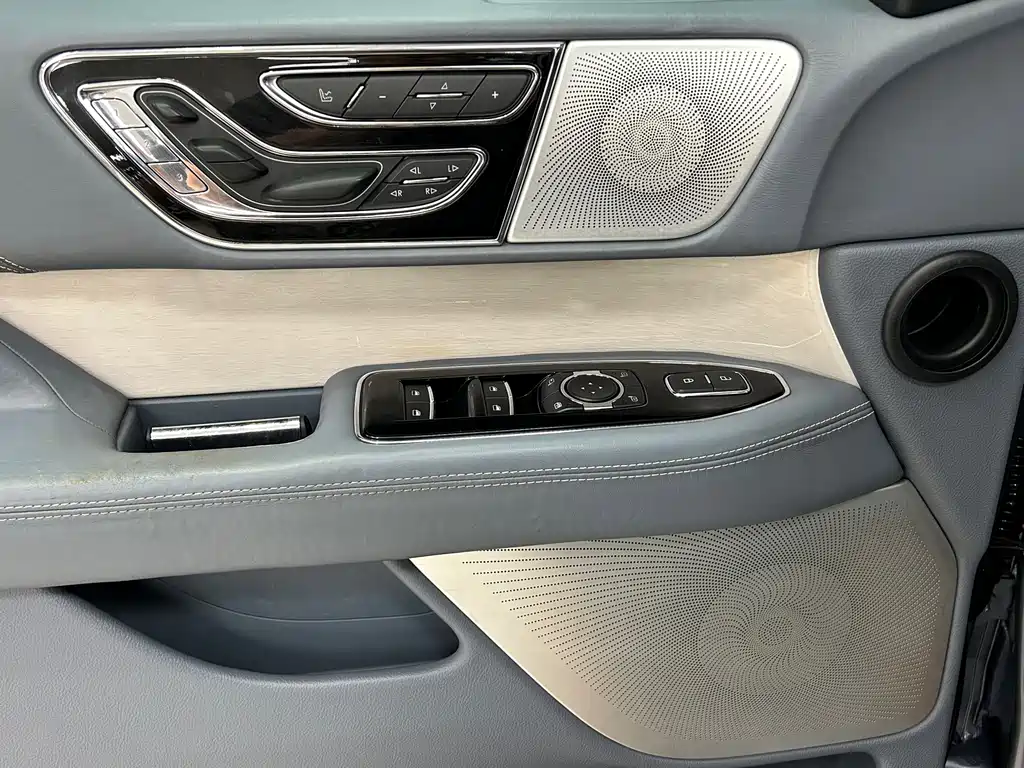 Lincoln Navigator — миниатюра 11