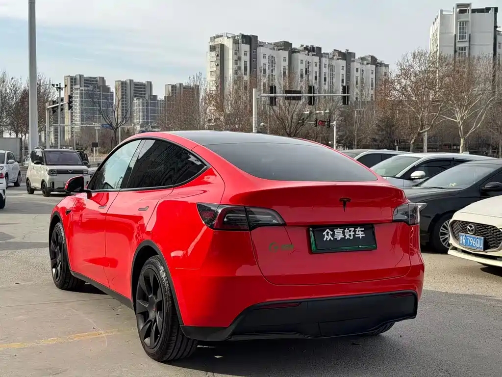 TESLA MODEL Y