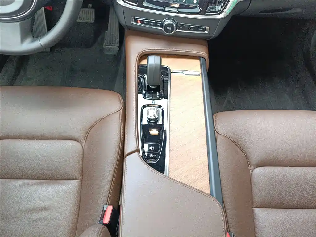 Volvo S90 2024 B5 Luxury