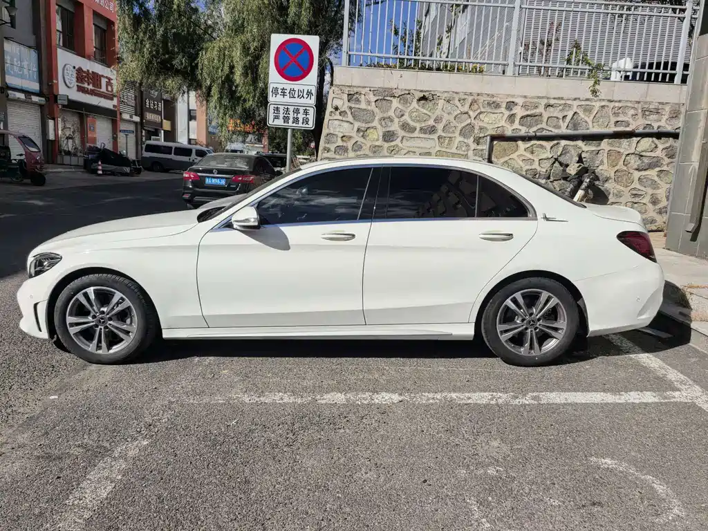 Mercedes-Benz C-Class — миниатюра 2