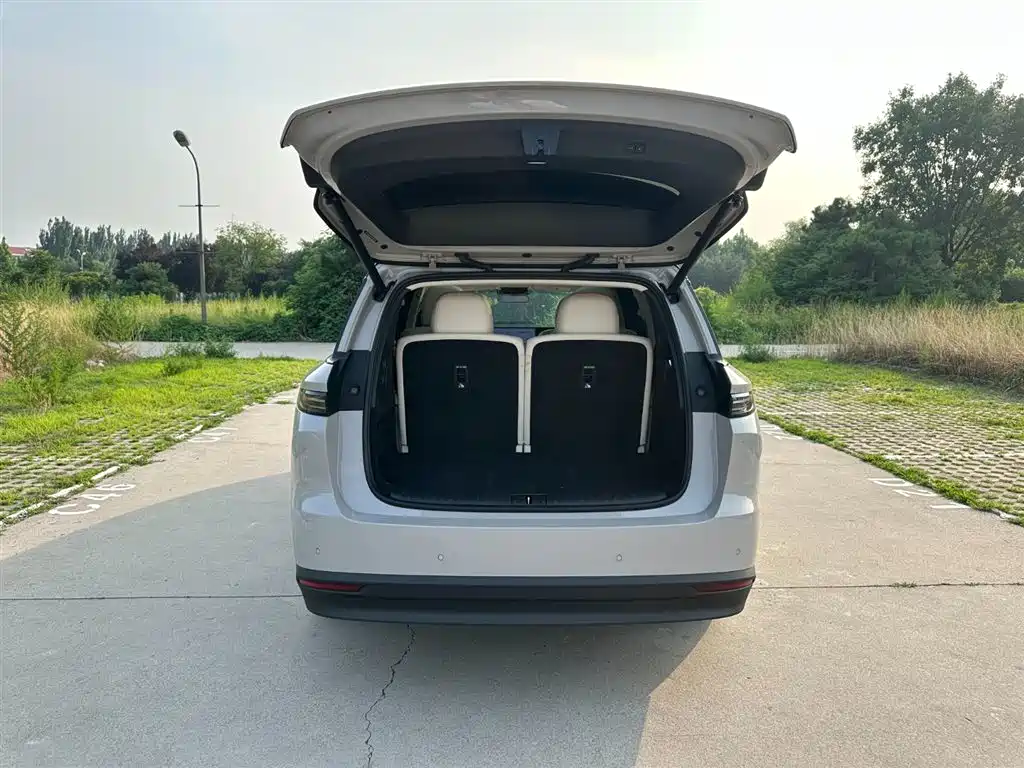 Li Auto i8 2025 Standard