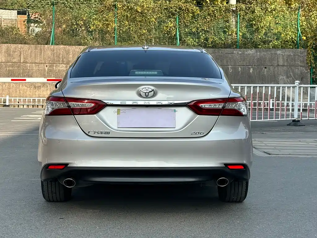 TOYOTA CAMRY
