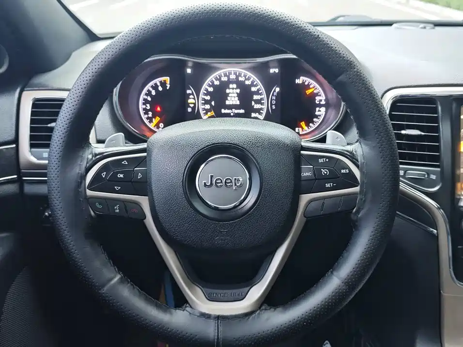 Jeep Grand Cherokee (Import) — миниатюра 13