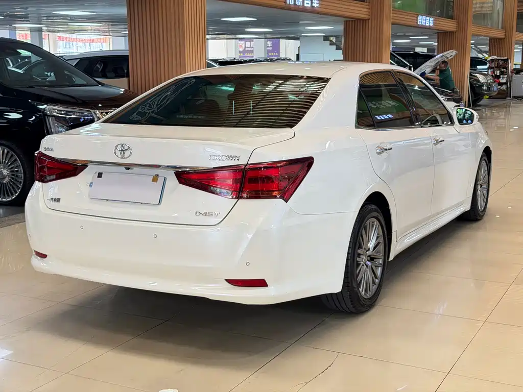 Toyota Crown — миниатюра 22