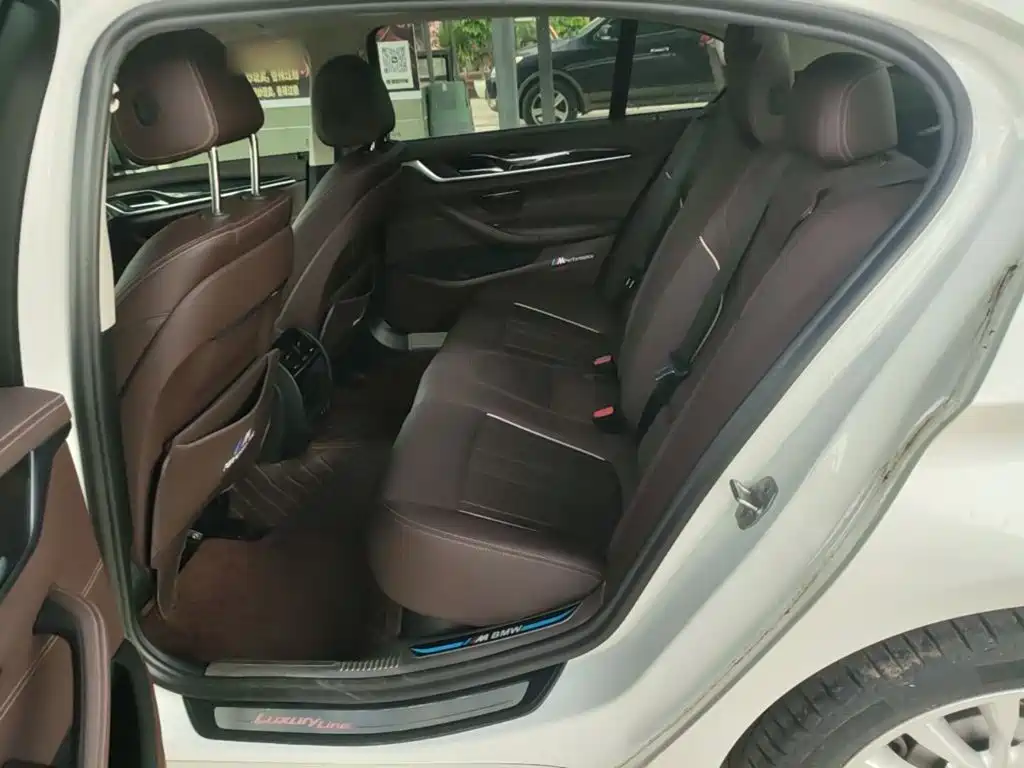 BMW 5 Series — миниатюра 17