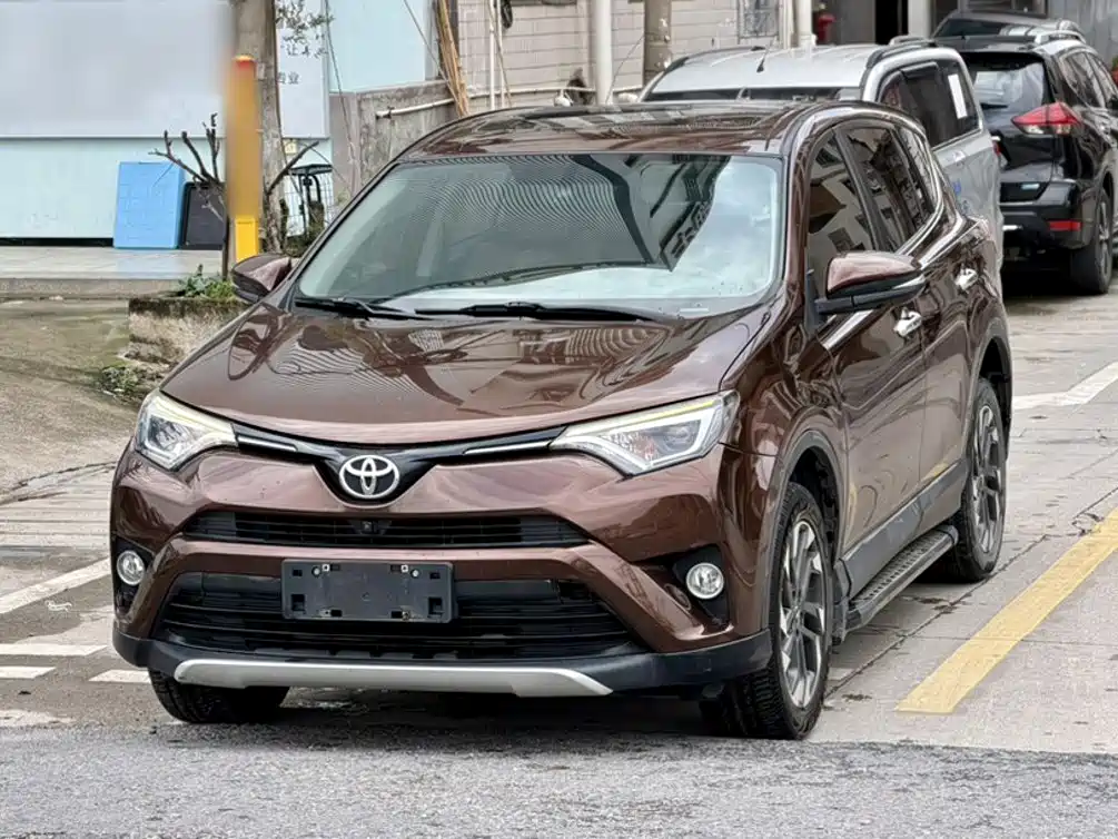 Toyota RAV4 — миниатюра 10