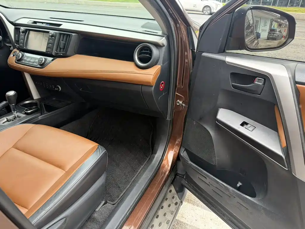 Toyota RAV4 — миниатюра 24