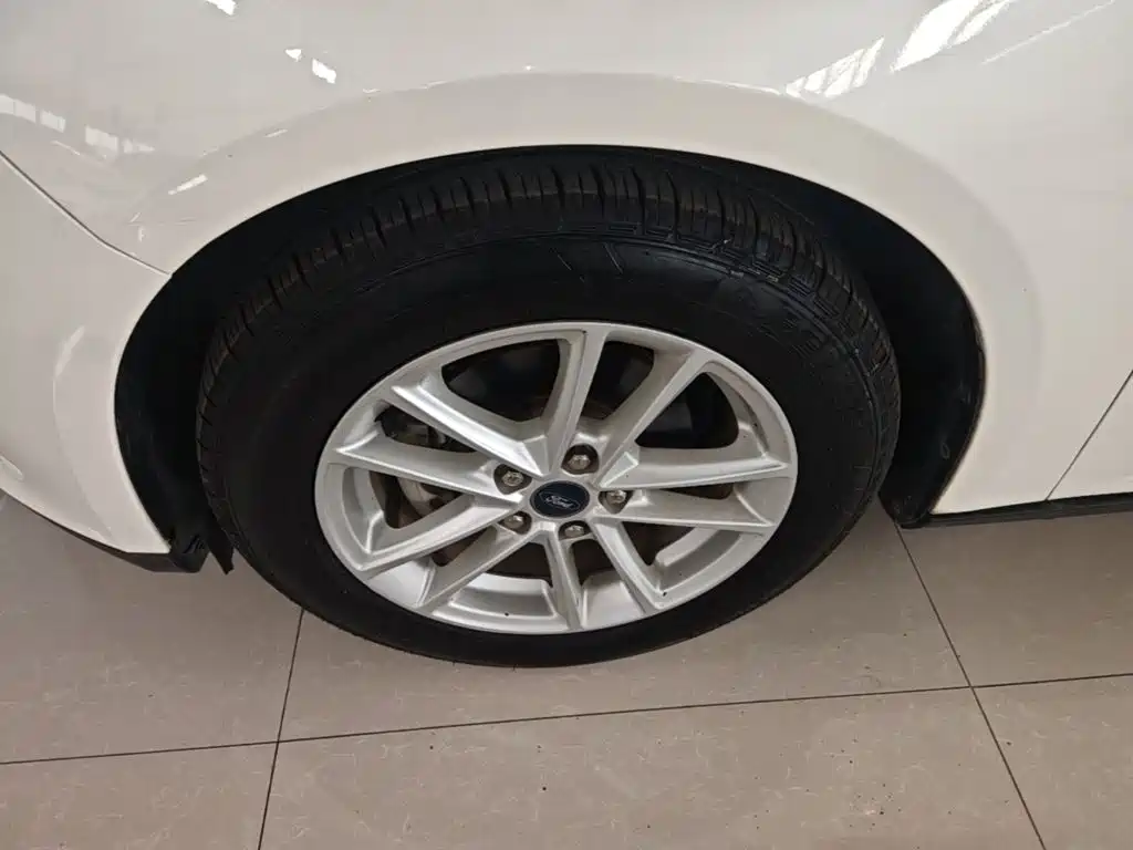 Ford Focus — миниатюра 23