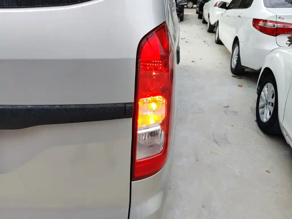 Wuling Hongguang V — миниатюра 8