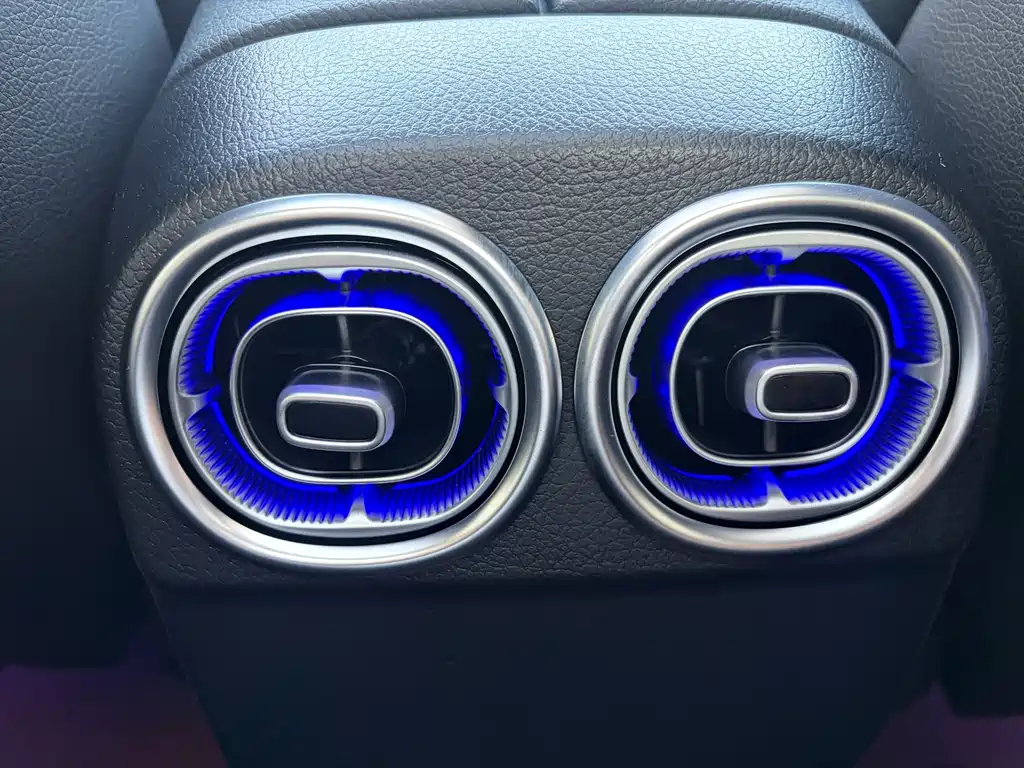 Mercedes-Benz C-Class — миниатюра 16