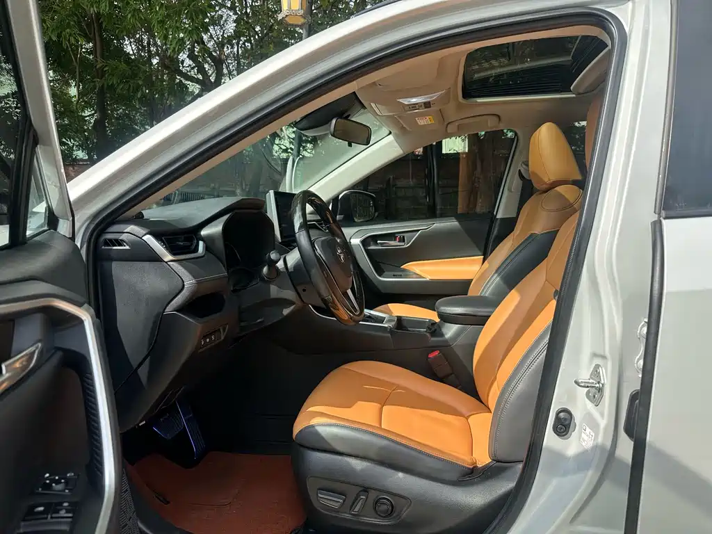 Toyota RAV4 — миниатюра 4