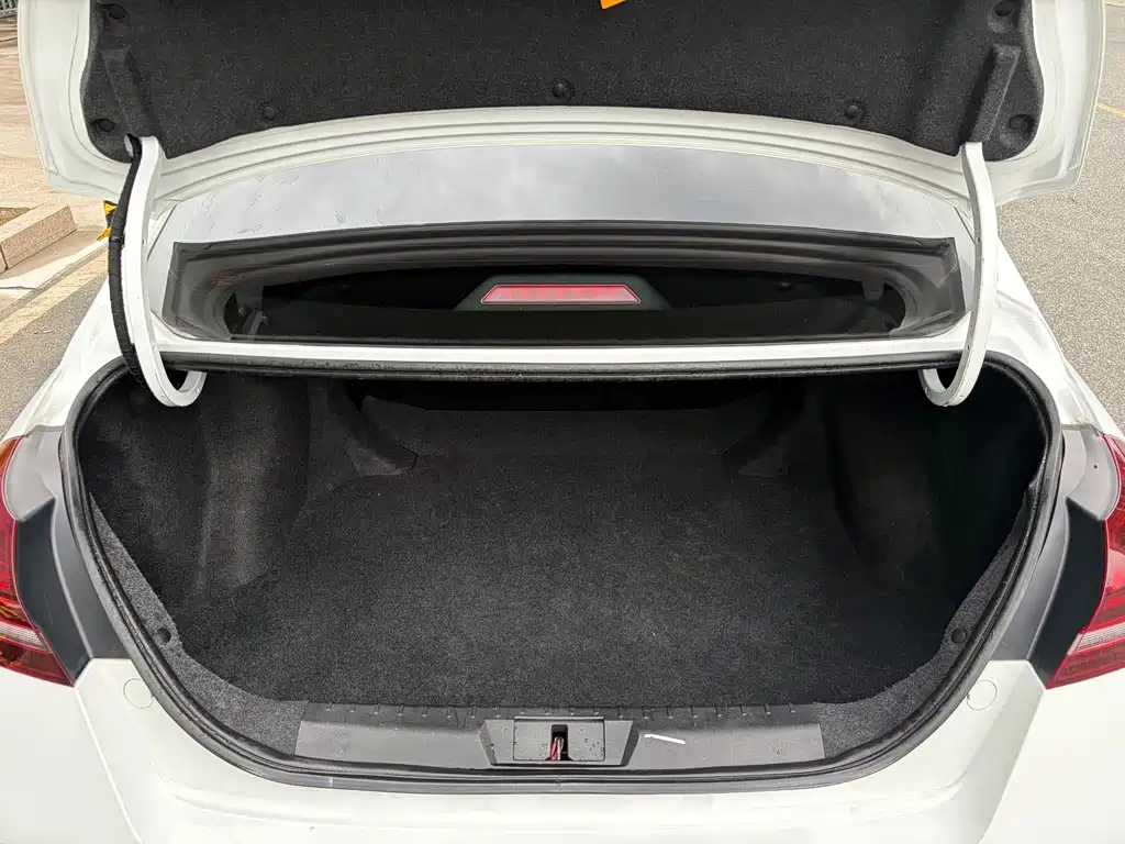 Geely Emgrand — миниатюра 10