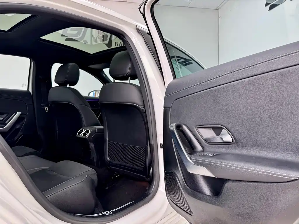 Mercedes-Benz A-Class — миниатюра 11