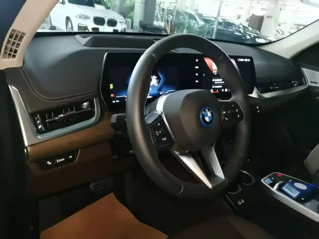 BMW iX1 — миниатюра 10