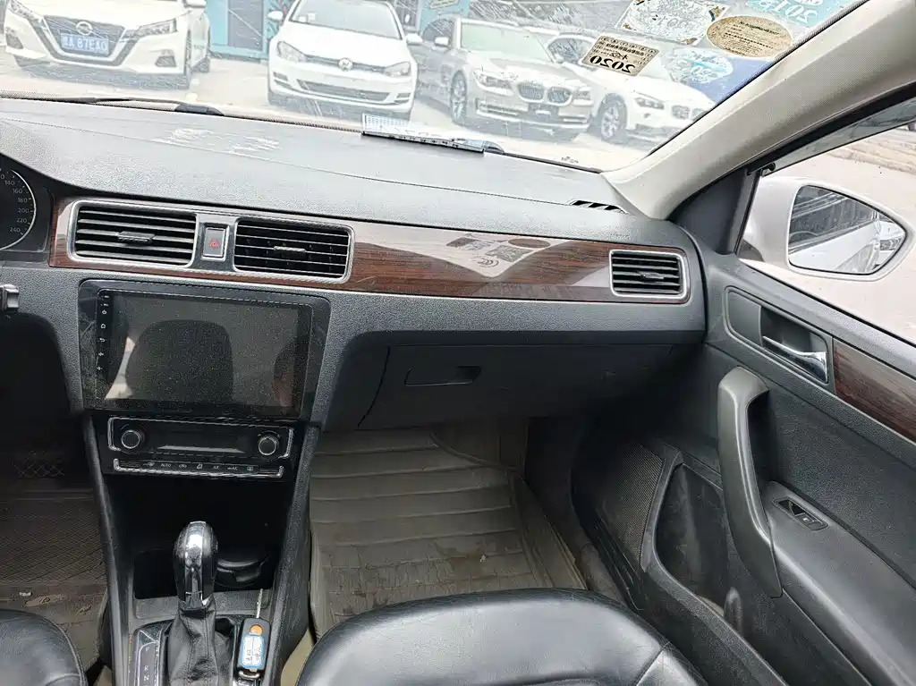 Volkswagen Santana — миниатюра 7