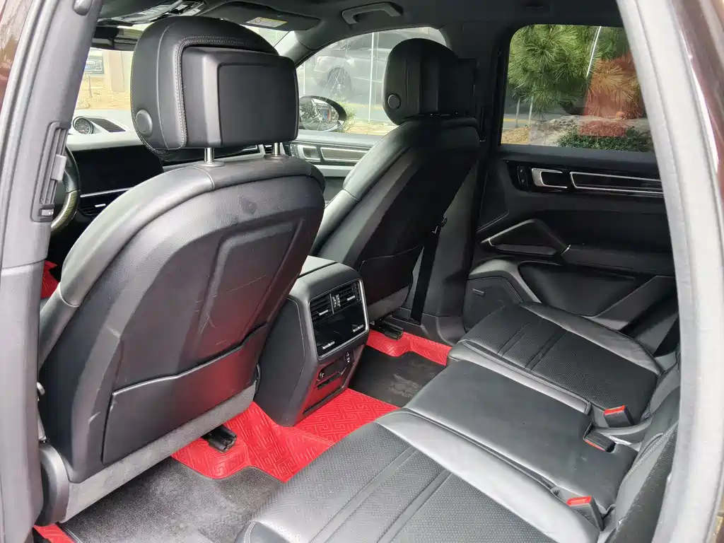 Porsche Cayenne — миниатюра 6