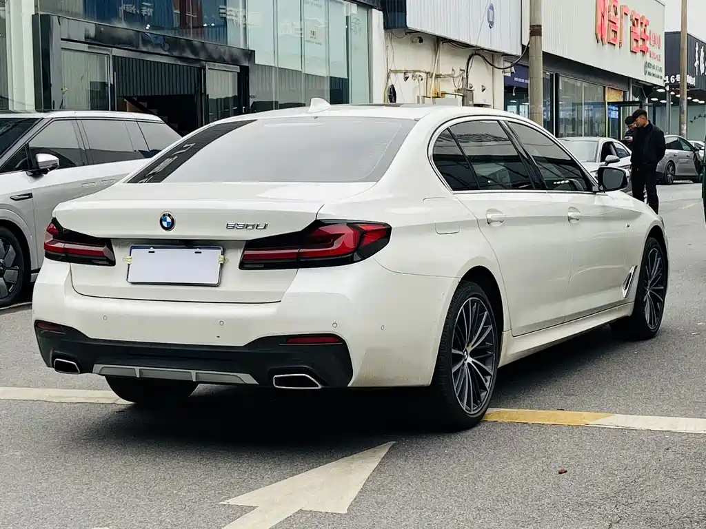 BMW 5 SERIES