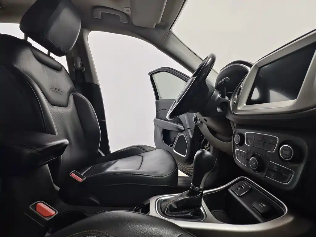 Jeep Compass — миниатюра 15