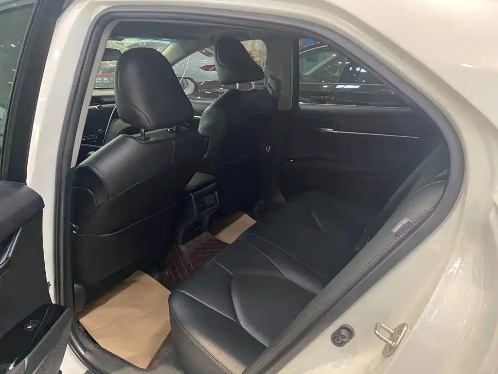 Toyota Camry — миниатюра 3