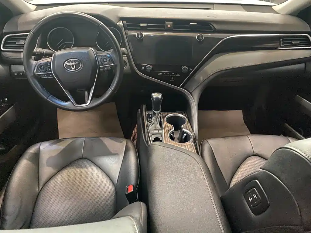 Toyota Camry — миниатюра 5