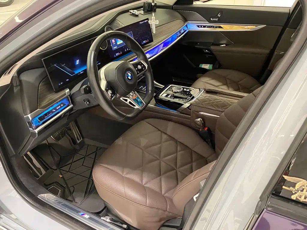 BMW i7 — миниатюра 8