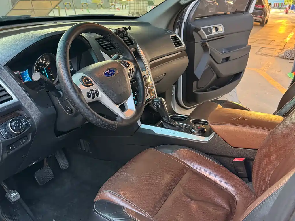 Ford Explorer (Import) — миниатюра 7