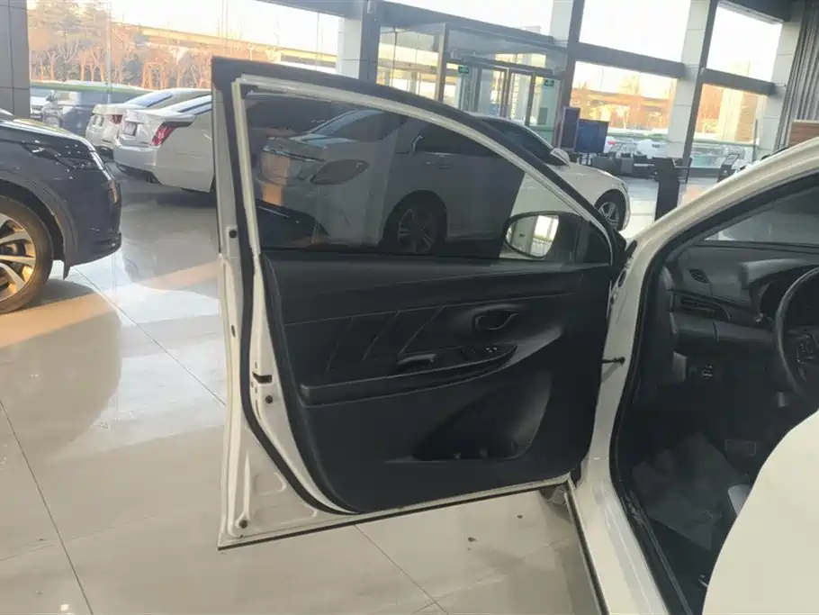 TOYOTA YARIS L ZHIXUAN