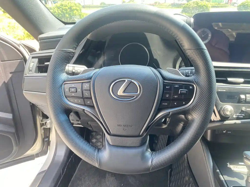 Lexus ES — миниатюра 15