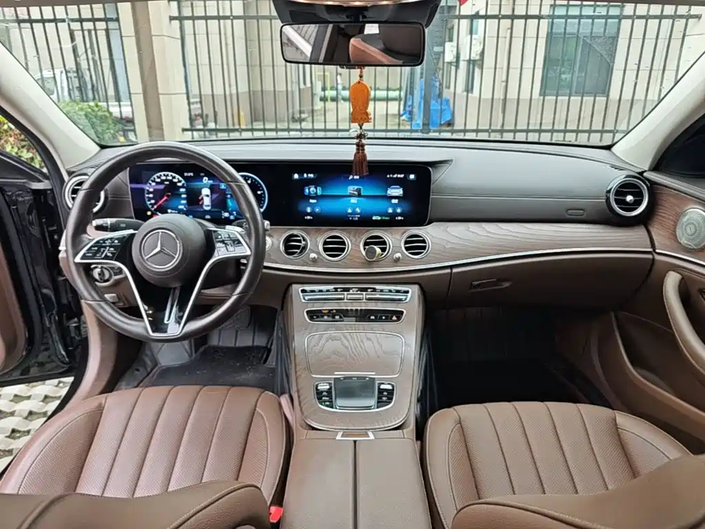 Mercedes-Benz E-Class — миниатюра 10