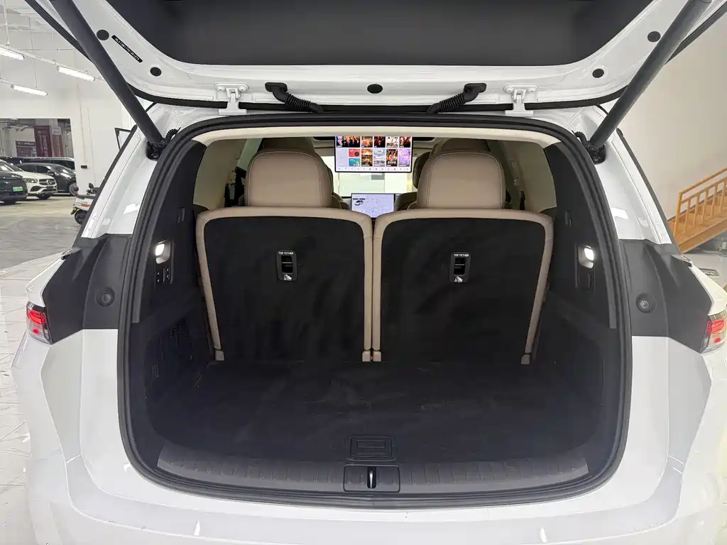 Li Auto i8 2025 Standard