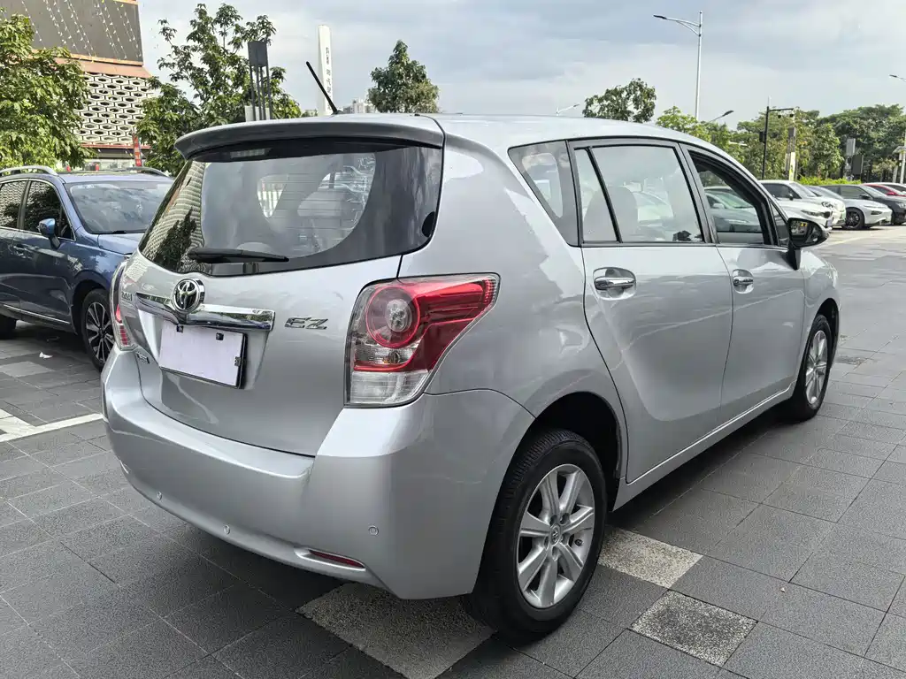 Toyota Verso — миниатюра 4