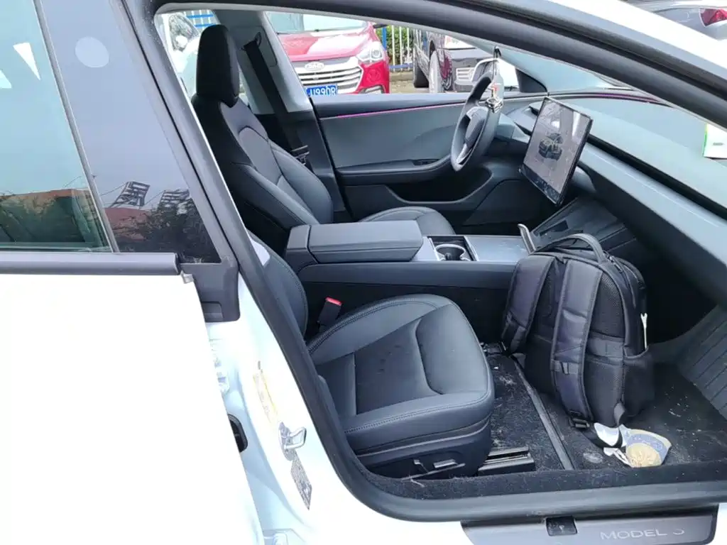 Tesla Model 3 — миниатюра 25