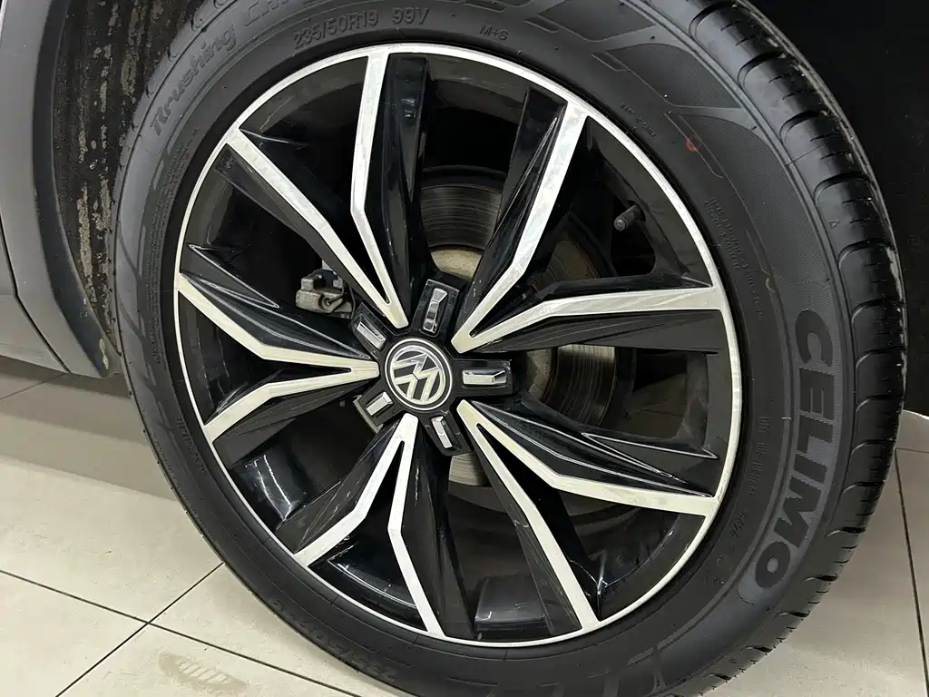 Volkswagen Tiguan L L 2019 330TSI AT Luxury VI