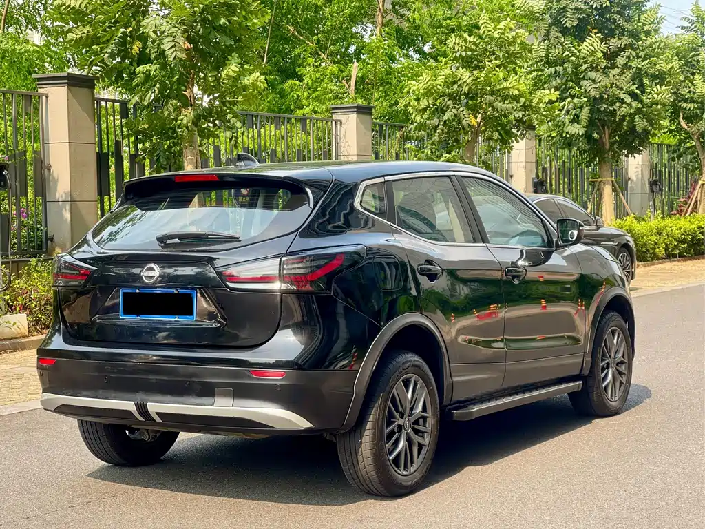 Nissan Qashqai - фото 9
