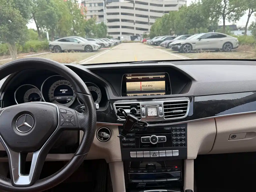 Mercedes-Benz E-Class — миниатюра 14