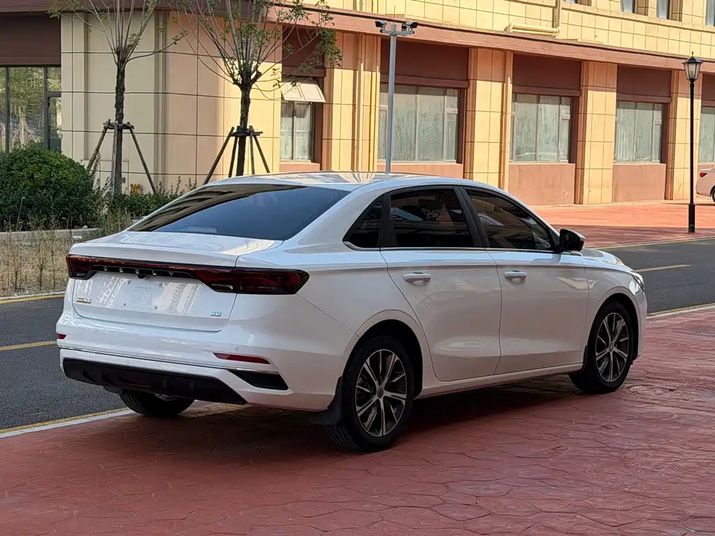 Geely Emgrand — миниатюра 6