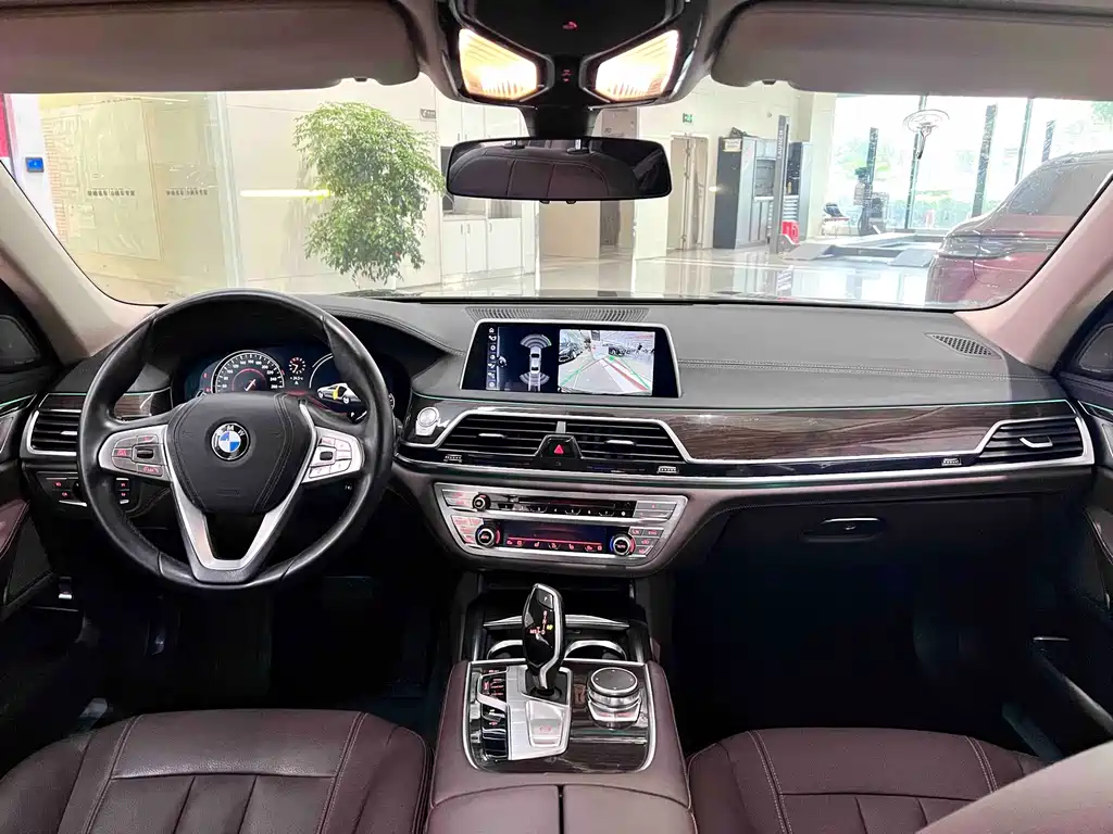 BMW 7 Series — миниатюра 8