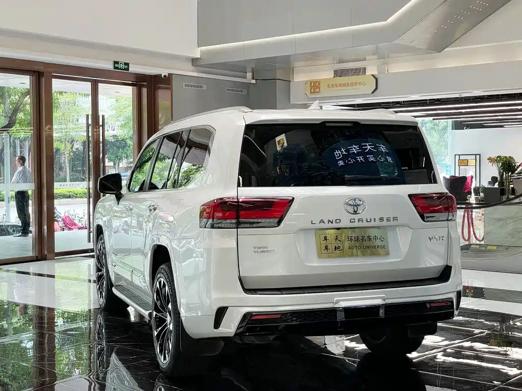 Toyota Land Cruiser 2023 3.5T VX-R
