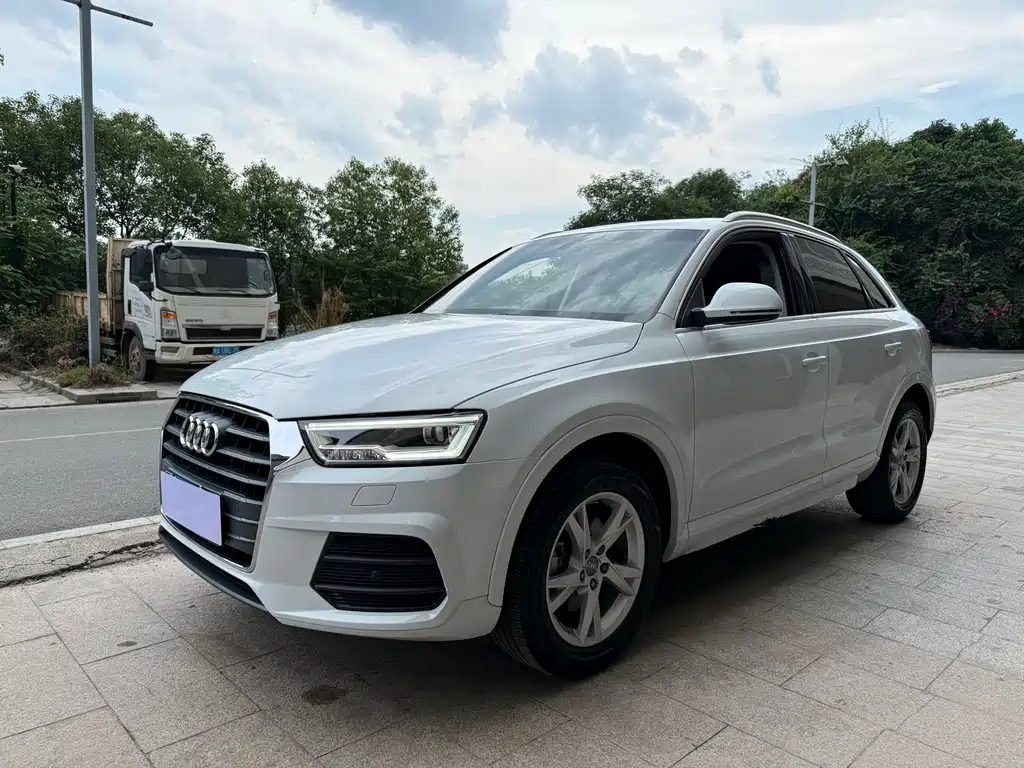 Купить Audi Q3